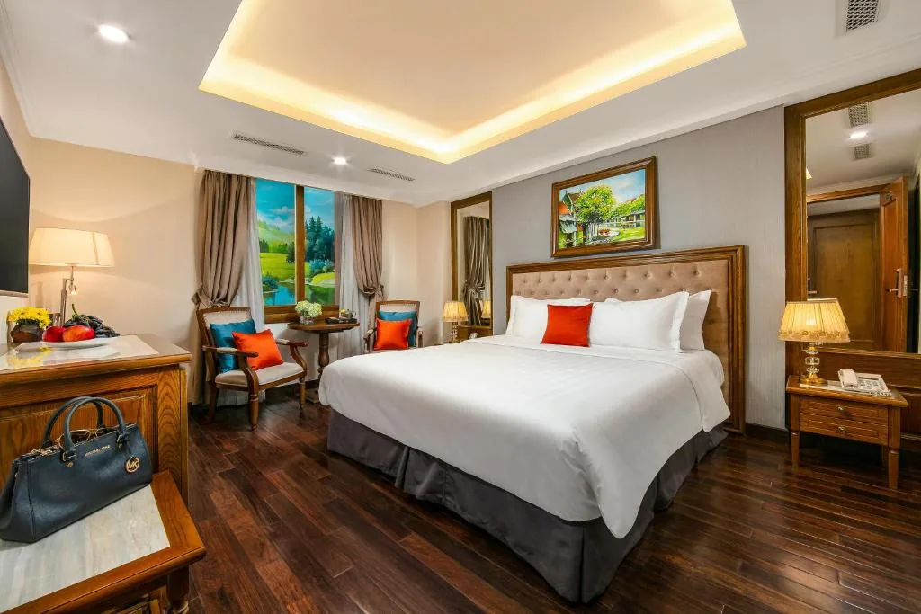 Deluxe Double Room with Bathtub — Hanoi Dalvostro Valentino Hotel & Spa